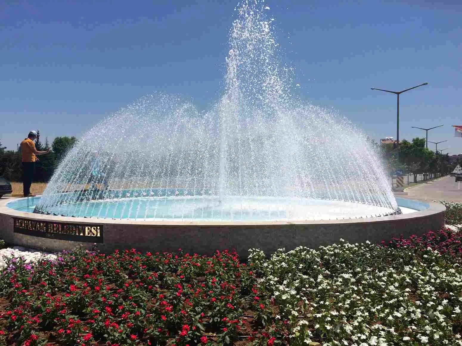  Safir Havuzları'nın estetik ve zarif süs havuzlarıyla bahçenize şıklık katın. Doğanın güzelliklerini evinizin bahçesine taşıyın.